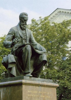 Памятник Н. А. Римскому-Корсакову на Театральной площади
